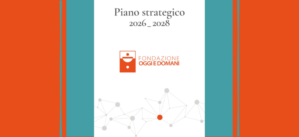 Copertina del Piano Strategico 2026 - 2028, con titolo e piccola decorazione a forma di rete, in basso.